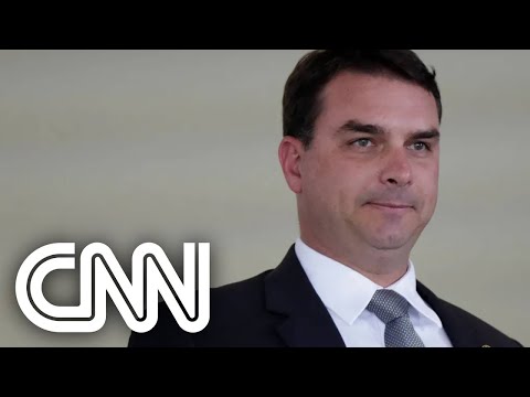 “Não tem previsão”, diz Flávio Bolsonaro sobre volta do pai ao Brasil | CNN PRIMETIME